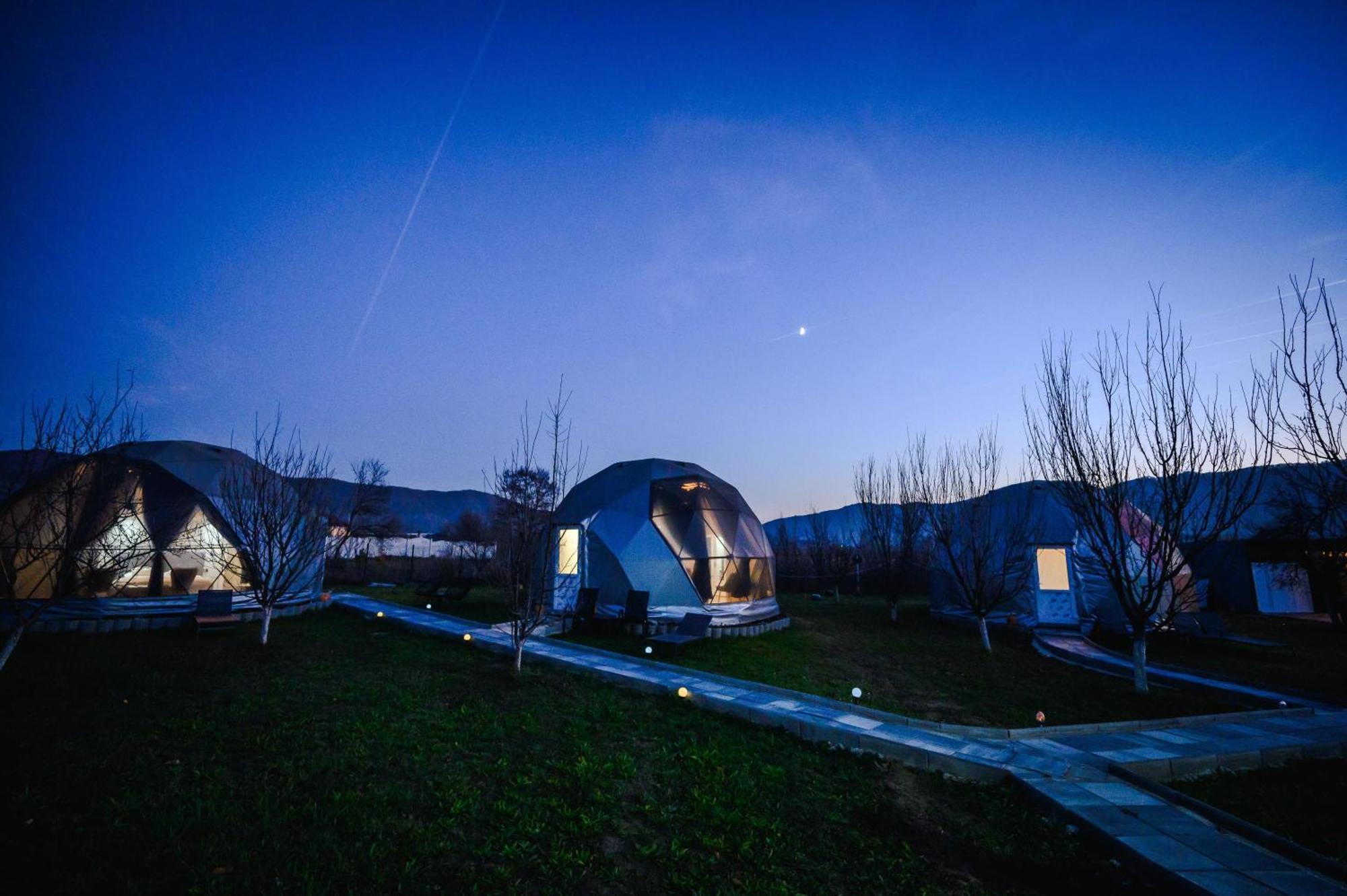 Hotel Sun Garden Glamping Domes Călimăneşti Exterior foto